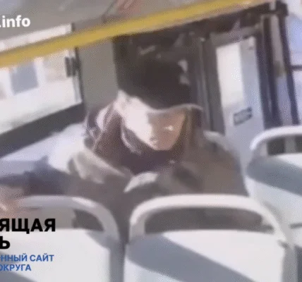 Мужчина украл у школьницы забытый в автобусе телефон