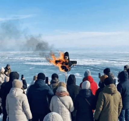 Чучело Шамана сожгли на Байкале