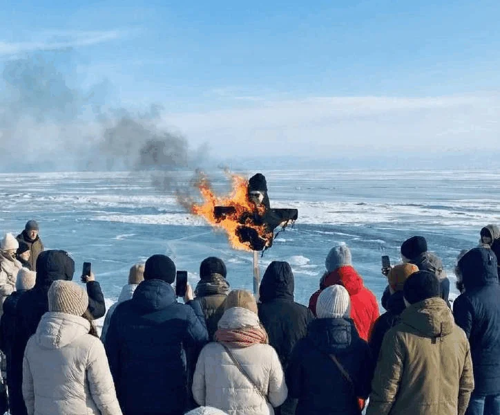 Чучело Шамана сожгли на Байкале