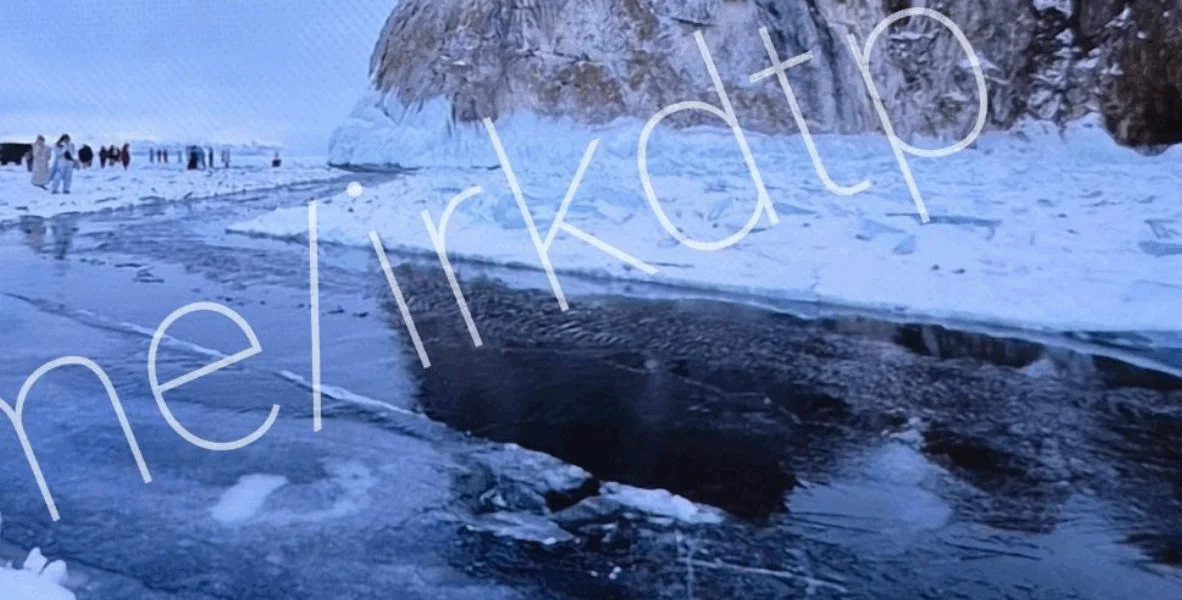 Китайские туристы провалились под лёд на Байкале
