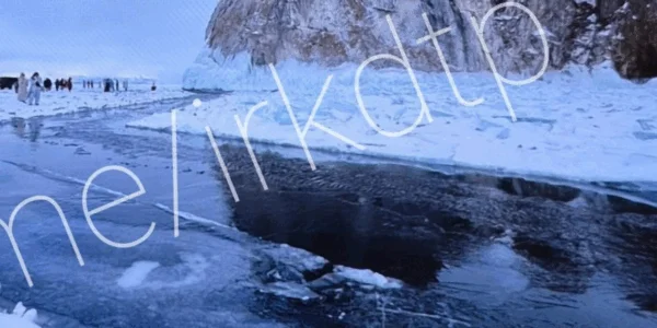 Китайские туристы провалились под лёд на Байкале